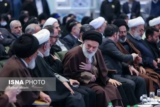 آیت الله سید مصطفی خامنه‌ای کیست/ پسری که بر پیکر پدر شهید نماز خواند