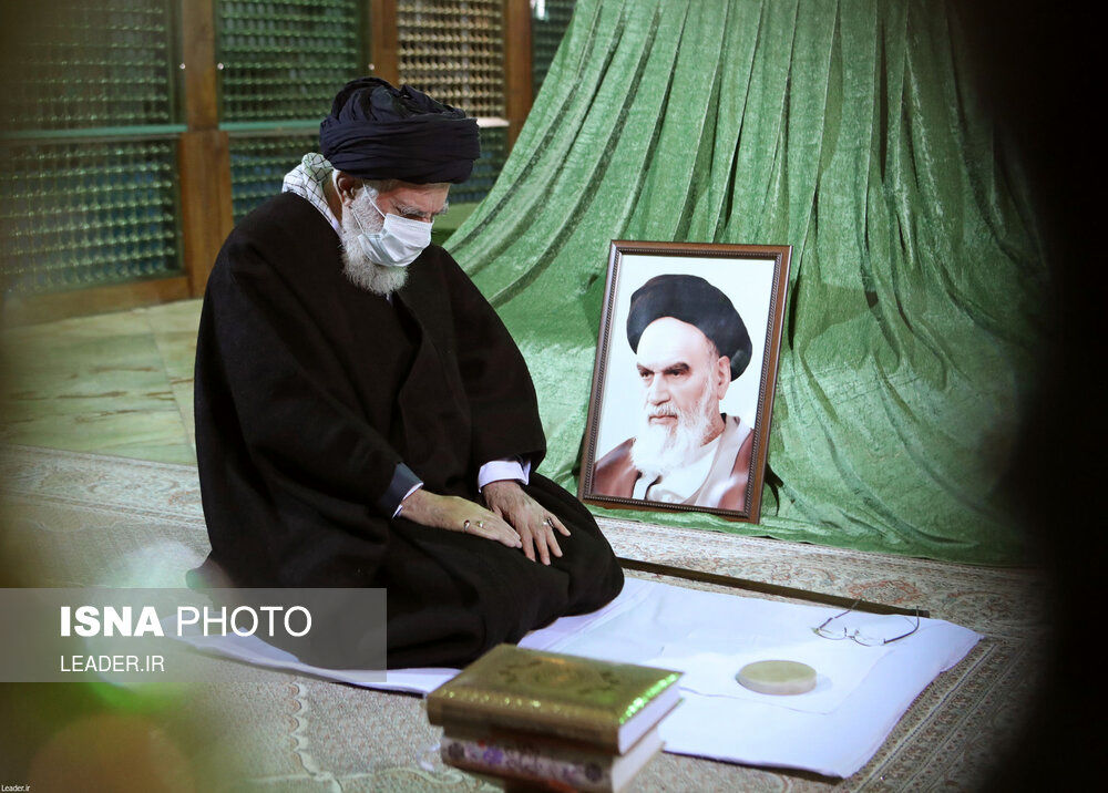 تصاویر حضور مقام معظم رهبری در مرقد مطهر امام خمینی(ره)