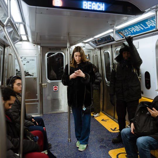 سرمایه‌گذاری در بورس بر خرید مسکن ارجحیت دارد؟ | نسل Z به بازار سرمایه پناه برده است