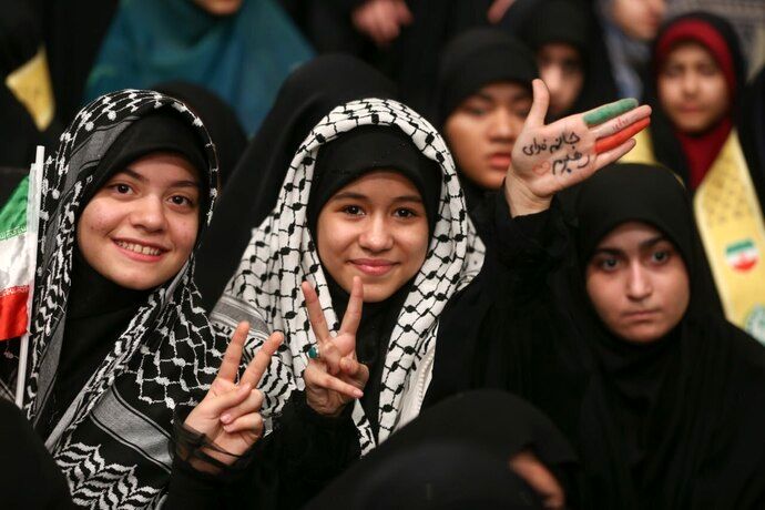 تصاویری خاص و دیدنی از دیدار دانش آموزان با رهبر انقلاب 6