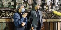 اشتیاق مردم برای سلفی با احمدی‌نژاد در مراسم شب تاسوعای حسینی+ عکس