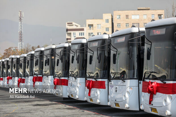مراسم رونمایی از ۱۱۰ دستگاه اتوبوس در ناوگان حمل‌ونقل عمومی تهران  + تصاویر