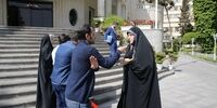 هیات دولت در میان خبرنگاران