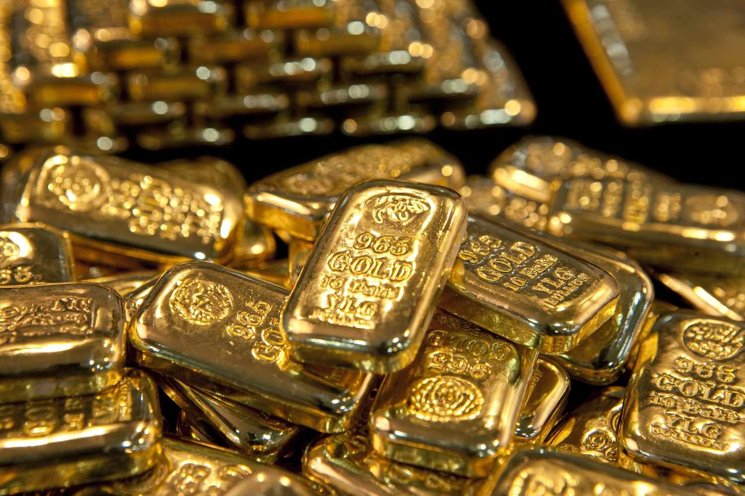 صعود طلای جهانی با تضعیف دلار / اثر معکوس توافق تجاری آمریکا و اروپا
