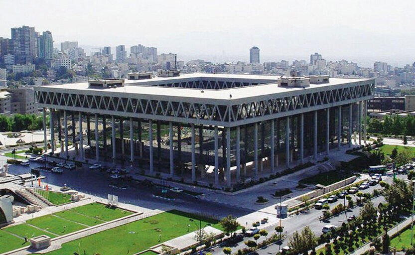 بازدید سخنگوی دولت از ساختمان شیشه‌ای صدا و سیماس + فیلم