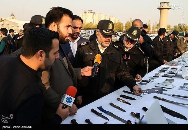 سلاح های کشف شده از اراذل تهران + عکس
