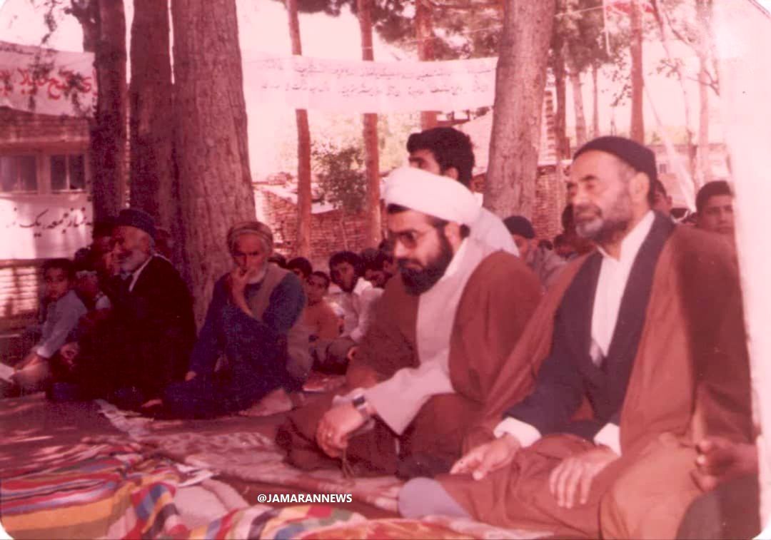 تصویری دیده نشده از حسن روحانی در نمازجمعه سال ۱۳۶۰
