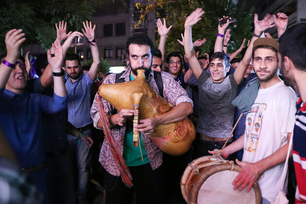 جشن و شادی مردم تهران برای پیروزی حسن روحانی