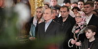حضور ولادمیر پوتین در مراسم کریسمس کلیسای زادگاهش + عکس