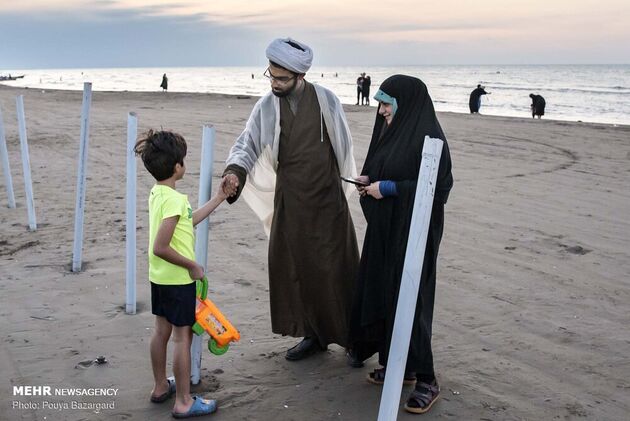 طلاب جوان در سواحل گیلان