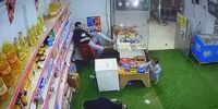 تصویر سرقت عجیب این سارق در فضای مجازی پربازدید شد + فیلم