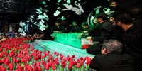 عکسی از سردار وحیدی در مراسم وداع با پیکر رهبر شهید انقلاب
