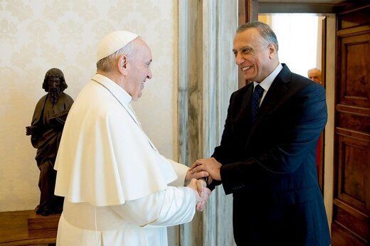 جزئیات دیدار الکاظمی با پاپ/ از رد و بدل هدیه تا پیام رهبر مسیحیان به نخست وزیر عراق