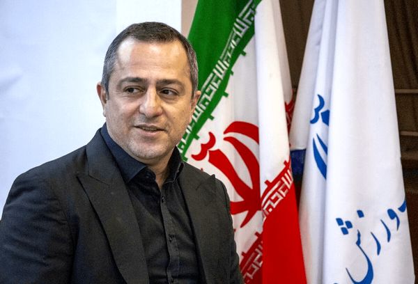 علیرضا رحیمی حقوق مهرماه خود را به «مدرسهسازی» اهدا کرد
