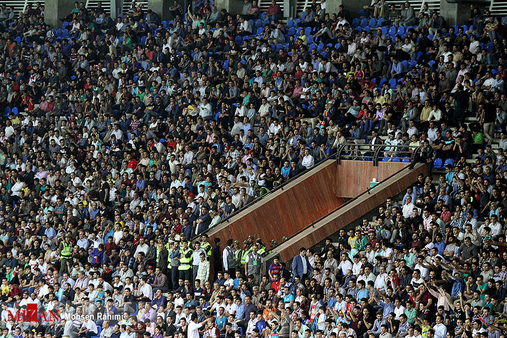 اتفاق عجیب برای فوتبال شادترین کشور جهان! + فیلم