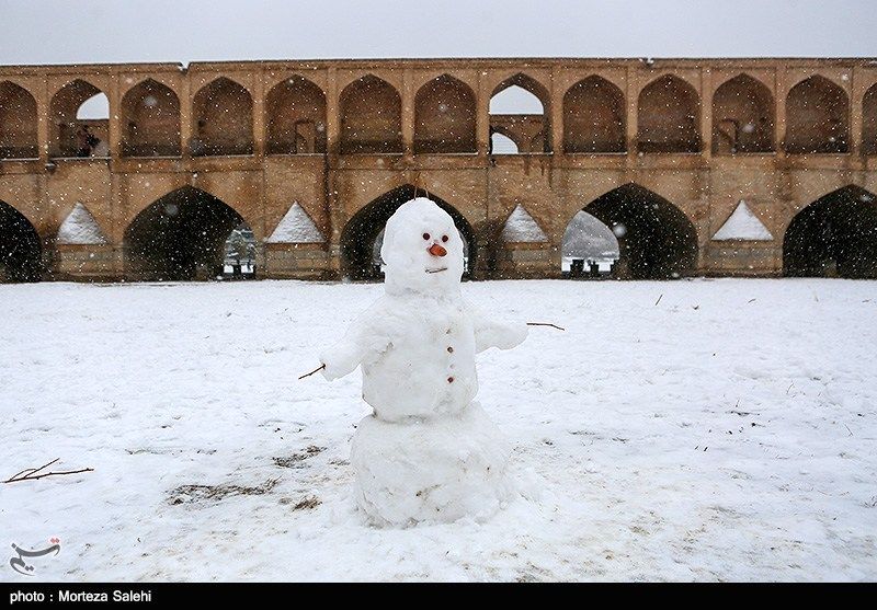 تصاویر| زیبایی های بارش برف در اصفهان و مشهد 