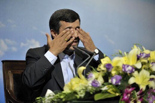 سکوت احمدی‌نژاد همچنان سنگین است