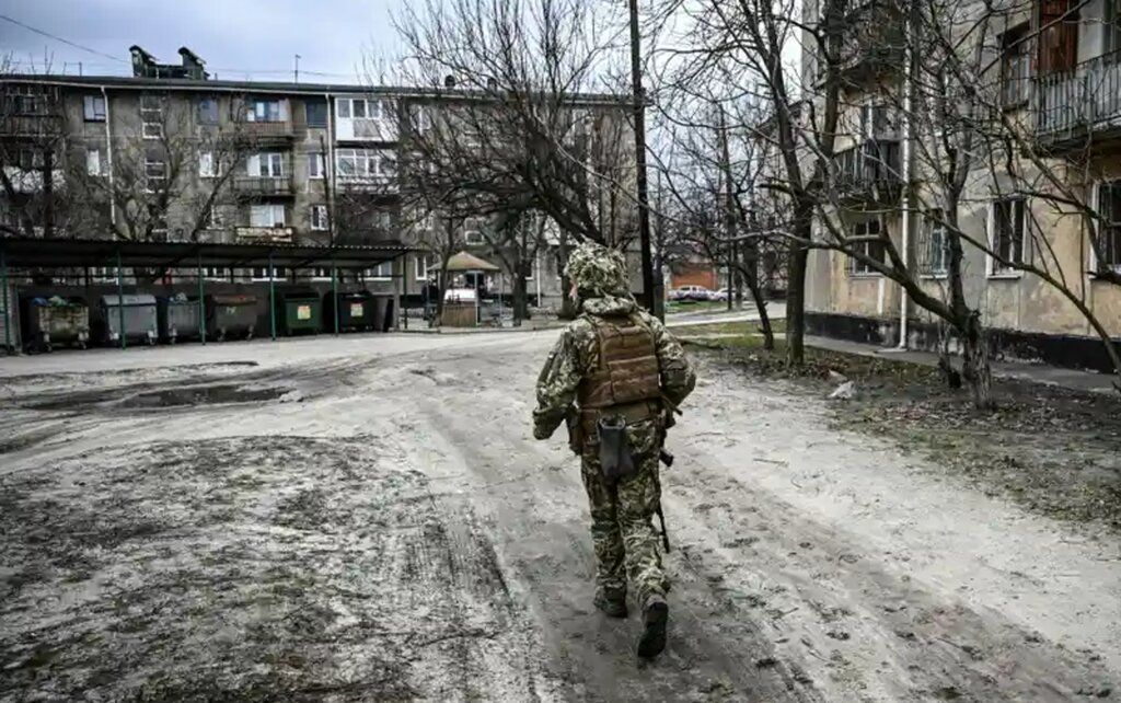 کمین سربازان اوکراینی در ورودی شهر خارکیف/ حضور سربازان زن در نبرد+تصاویر