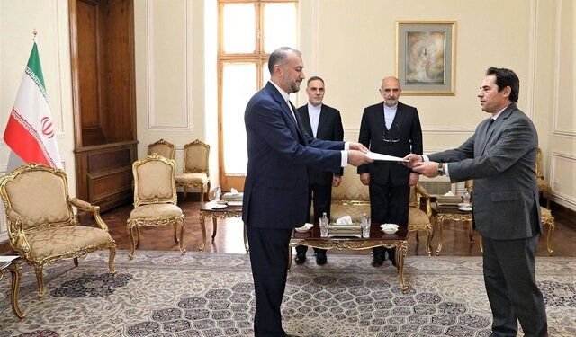 آغاز به کار رسمی سفیر جدید یونان در ایران