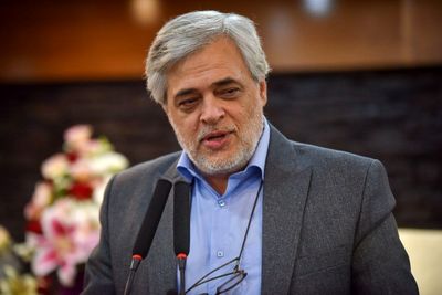 روایت محمد مهاجری از ناسزاگویی احمدی نژاد در پشت صحنه یک برنامه تلویزیونی/ اجازه نداد آن برنامه پخش شود/ نمی خواست دستش رو شود