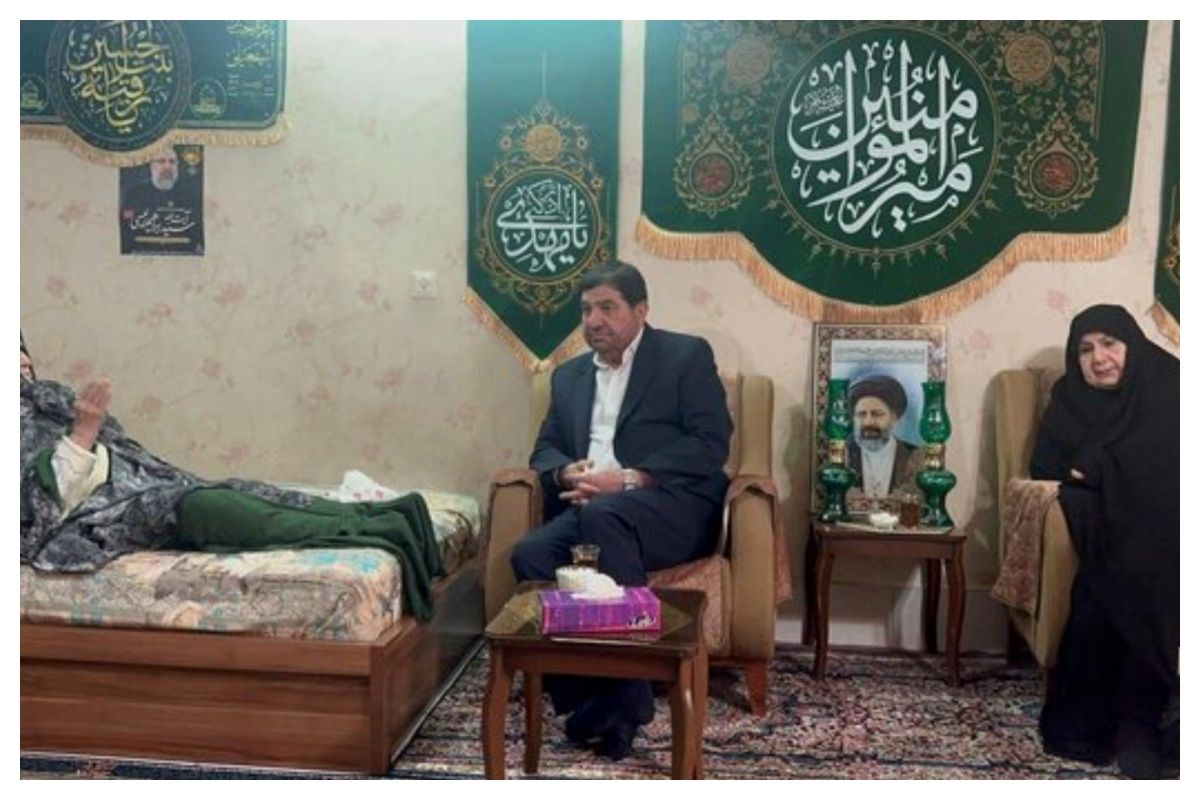  عیادت مخبر از مادر شهید رئیسی 