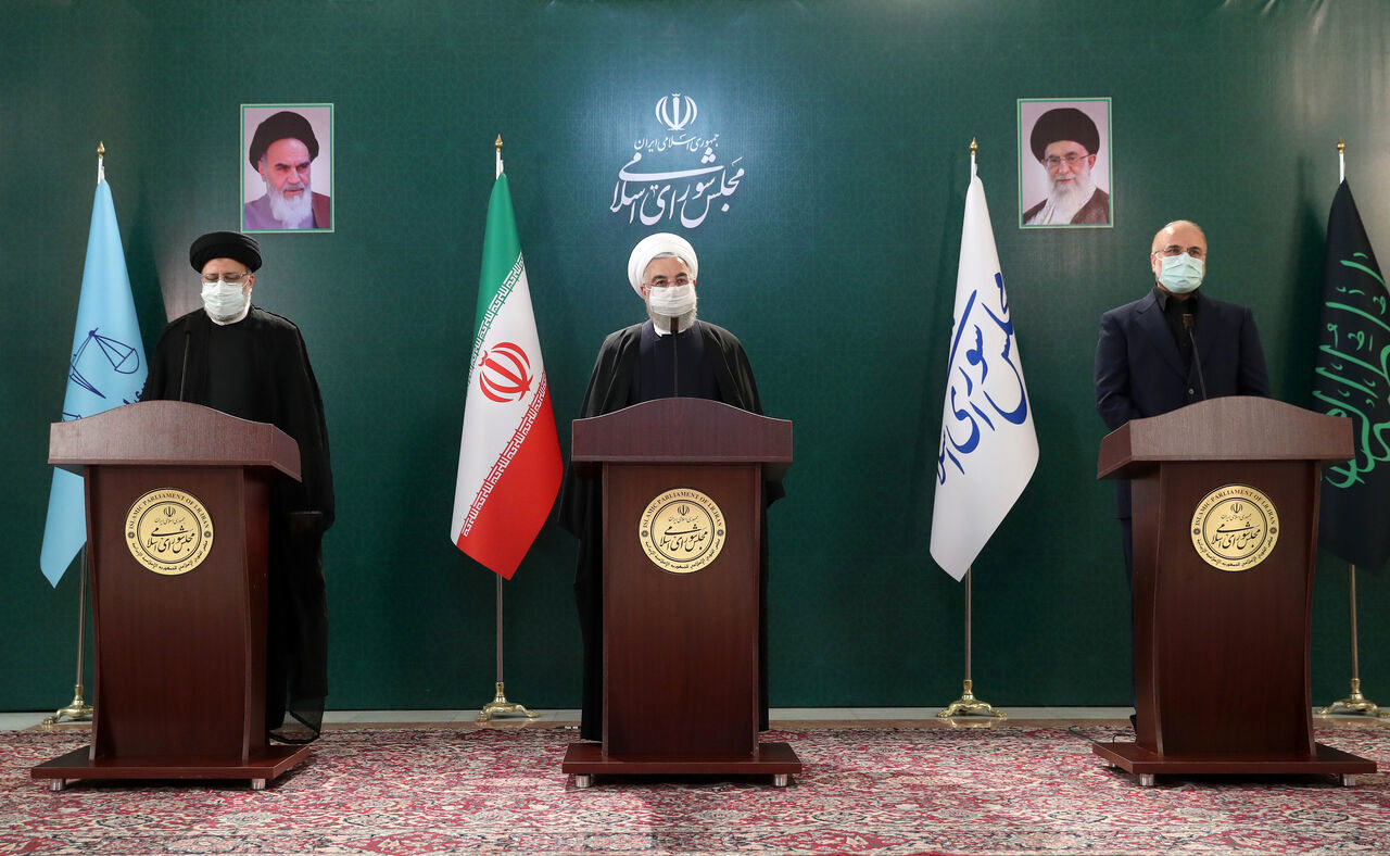 روحانی: دولت نتوانست نمره ۲۰ بیاورد، ولی ملت ما نمره ۲۰ کسب کرد