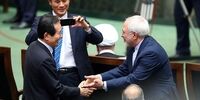 تعبیر ظریف از سلفی مهمانان با خودش و سلفی نمایندگان با موگرینی + عکس