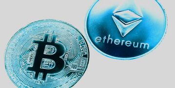 قیمت بیت‌کوین و اتریوم امروز دوشنبه ۲۳ شهریور ۱۴۰۵/ کاهش قیمت بیت‌کوین