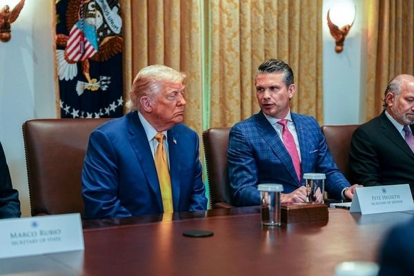 وزیر ترامپ قاتل است یا فرمانبردار؟ | ارتش آمریکا درگیر یک بحران حقوق بعد از حملات دریایی در کارائیب