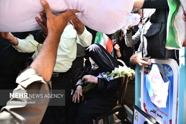 3930922_11.بازگشت-پیکر-شهید-محمد-آقالر-به-آغوش-مادر-پس-از-۳۳-سال
