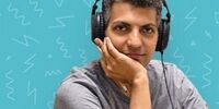 عکسی از تیپ جالب عادل فردوسی پور در کلاس های مجازی