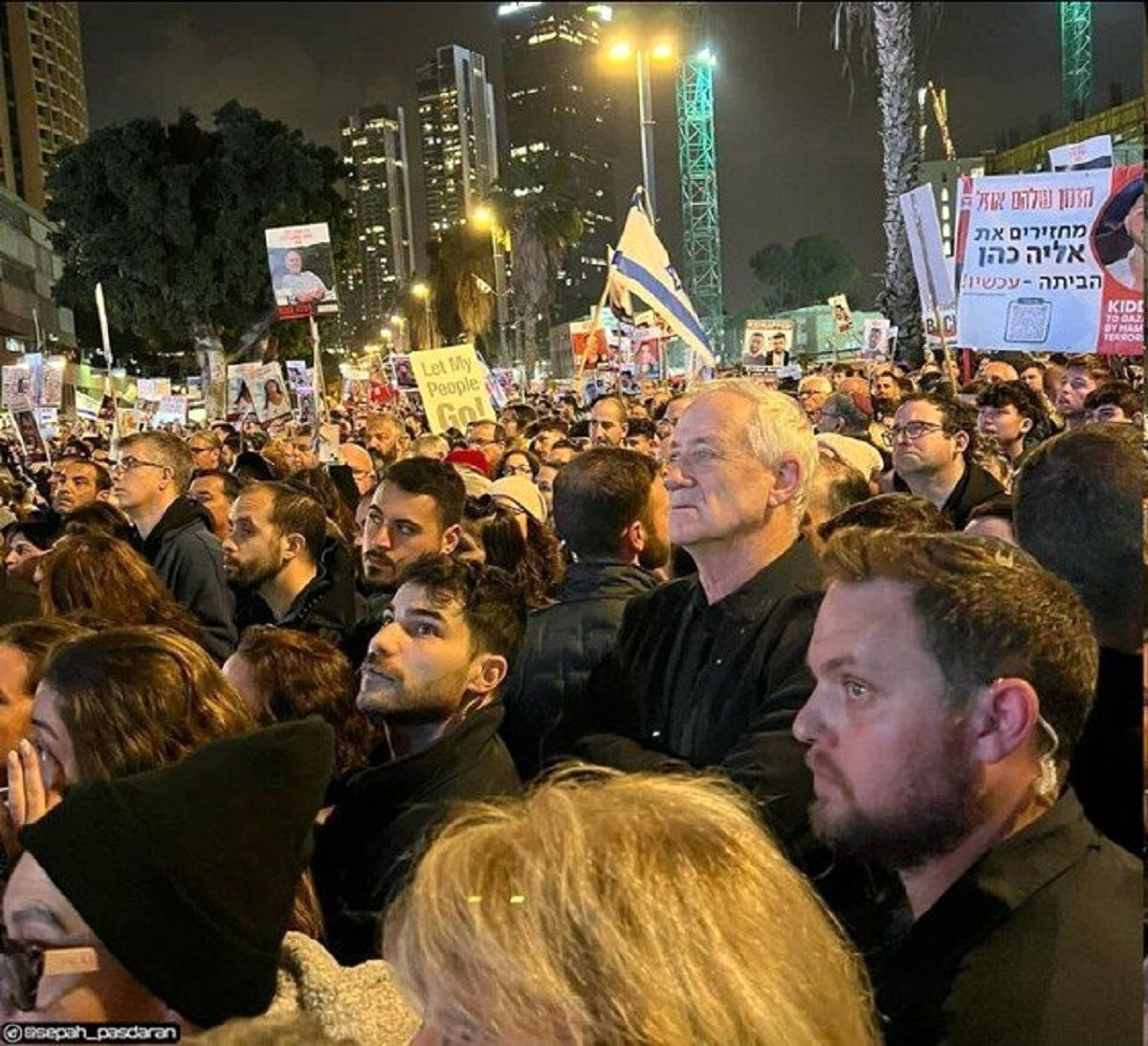  گانتس شمشیر را از رو بست/ حضور عضو کابینه جنگ در تظاهرات ضد نتانیاهو 