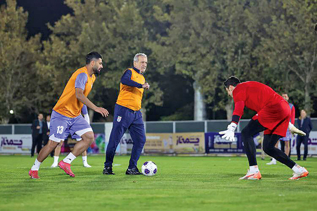 پس لرزه حضور رئیس‌جمهور در اردوی تیم ملی/ آقای پزشکیان بعد از هشدار تخلیه تهران پا به توپ شدن، چه حسنی داشت؟