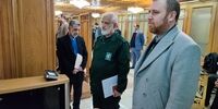 مهدی چمران و پرویز سروری با لباس سپاه به صحن شورا رفتند