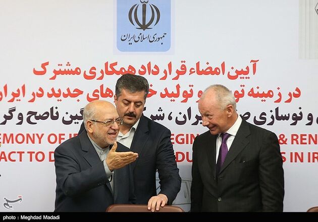 مراسم امضای قرارداد رنو