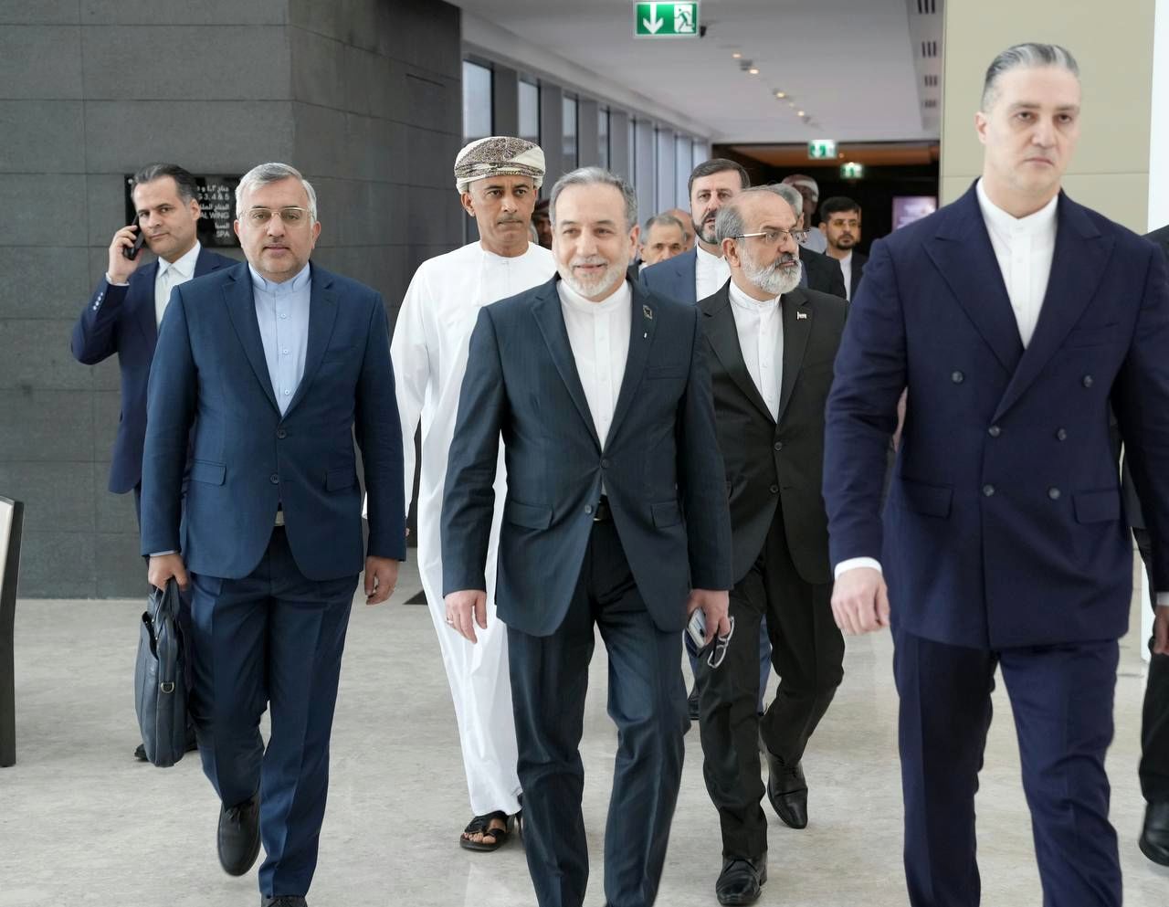 الجزیره به نقل از یک مقام ایرانی: صحبت درباره واگذاری معادن و میادین نفتی به واشنگتن در مذاکرات مطرح نیست/ موضوع خارج کردن ذخایر اورانیوم با غنای بالا از ایران، مطرح نشده/ انتظار موفقیت ۱۰۰ درصدی مذاکرات اشتباه است