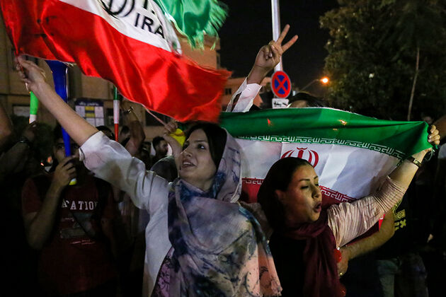 شادی مردم تهران پس از صعود به جام جهانی روسیه (2)