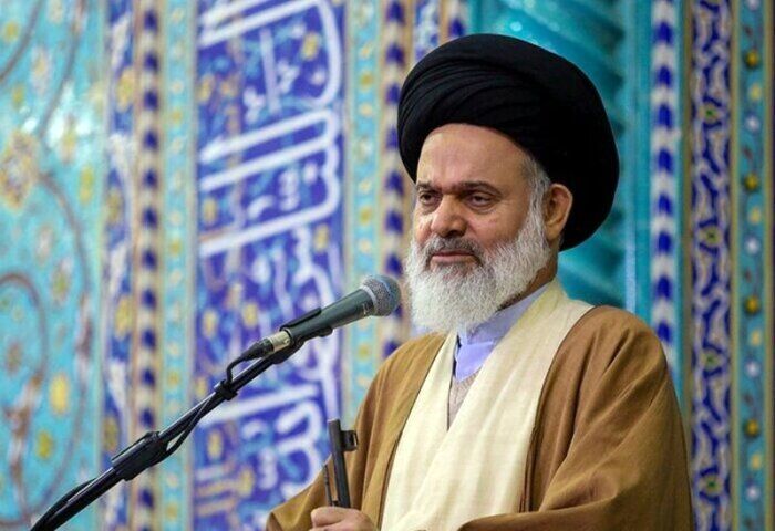 امام جمعه قم: جمهوری اسلامی از تصمیم حماس حمایت می‌کند / دشمن دنبال جو روانی برای افزایش فشار اقتصادی است