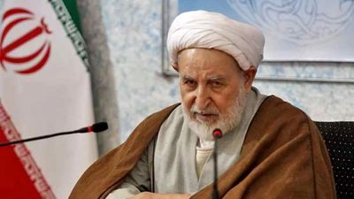 جای خالی شیخ محمد یزدی در سفر پزشکیان به قم؛ اگر او زنده بود به رییس جمهور تذکر می داد که چرا از او اجازه نگرفته! |برند این سفر خود قم بود زیرا... 