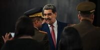 اهداف پشت پرده آمریکا در ونزوئلا/ پالتیکو: کاخ سفید در حال بررسی انتقال مادورو به کشور ثالث است