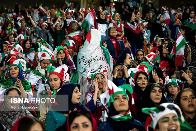 منتخب تصاویر نخستین حضور قانونی زنان ایرانی در ورزشگاه آزادی