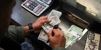 ماجرای دلار 100 هزار تومانی در میدان فردوسی/ پای ایران‌چک‌های یک میلیونی در میان است؟