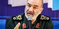 عکسی متفاوت از سردار سلامی و سردار جعغری در مراسم ترحیم رستم قاسمی