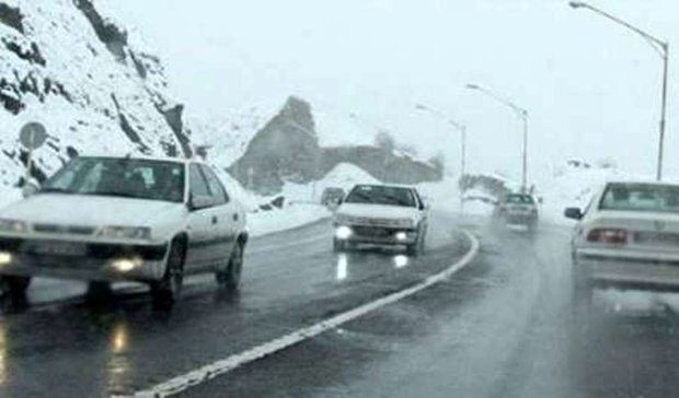 برف و باران در جاده‌های 15 استان کشور