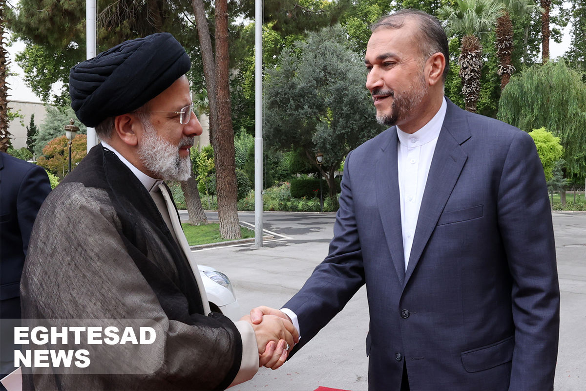 لحظه وداع خانواده شهید حسین امیرعبداللهیان با پیکر وزیر خارجه فقید ایران + فیلم