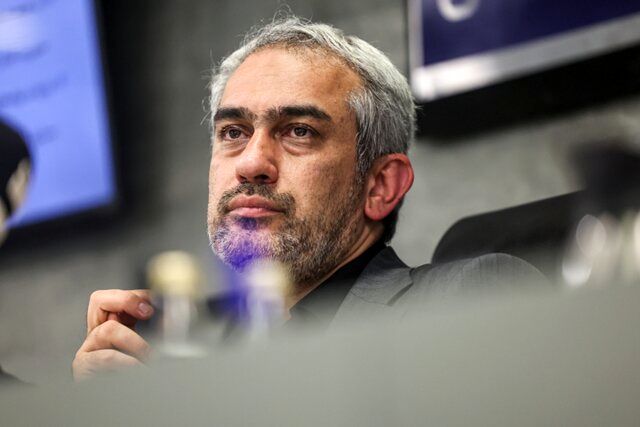 وزیر اقتصاد: نظارت بر بانک‌ها بر اساس قانون با بانک مرکزی است / سیگنالی از کاهش درآمد نفتی تاکنون دریافت نکرده‌ایم