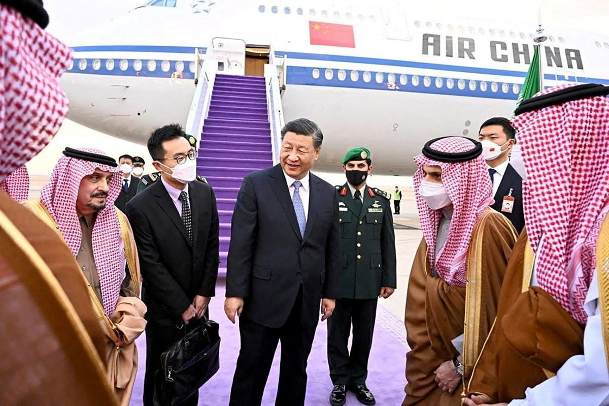چرا عربستان با فرش بنفش به استقبال رئیس‌جمهور چین رفت؟ + تصاویر

