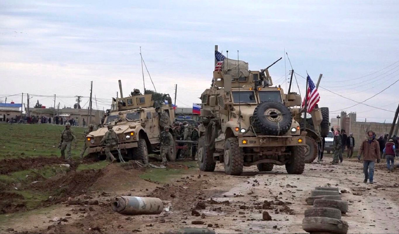 فوری / مقاومت عراق از خجالت آمریکایی‌ها در آمد / بمباران پایگاه نظامیان آمریکایی در سوریه
