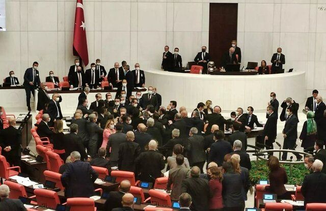 دعوا و کتک‌کاری در پارلمان ترکیه