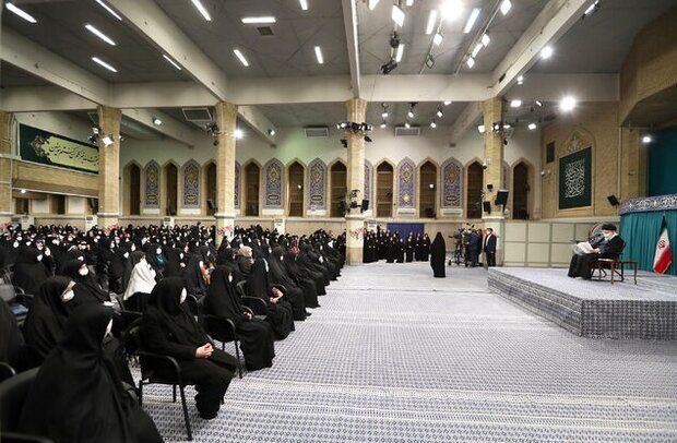 جمعی از بانوان با رهبر انقلاب اسلامی دیدار کردند


